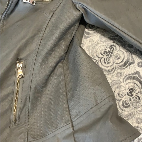 Faux jacket - Picture 5 of 6